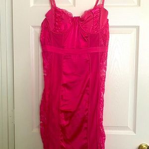 Hot pink lace & silk dress 💕